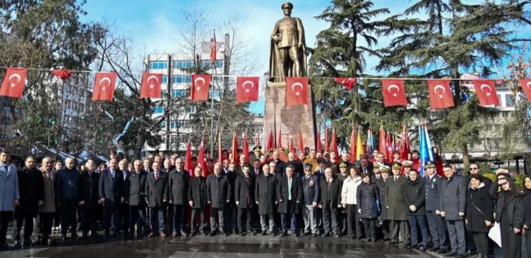 Trabzon'un düşman işgalinden kurtuluşunun 107. yıl dönümü dolayısıyla tören düzenlendi.
Meydan