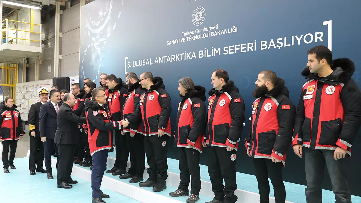 Ulusal Antarktika Bilim Seferi kapsamında yola çıkan Türk bilim ekibi,