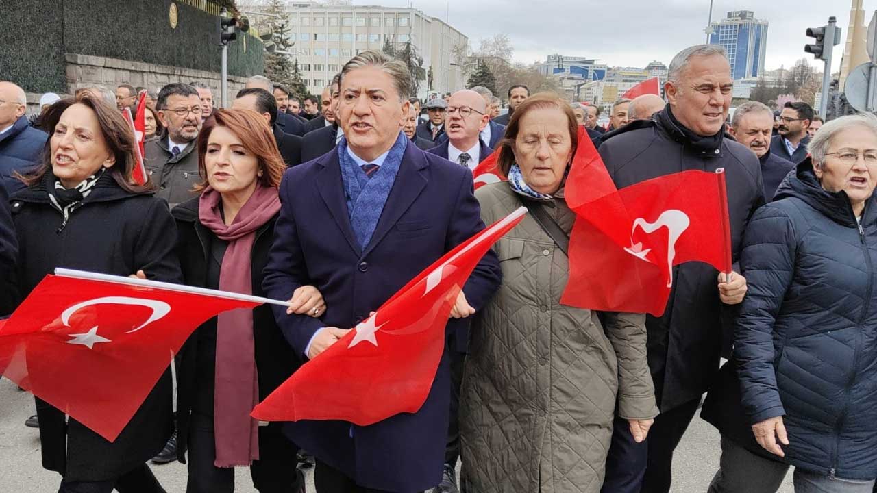 CHP milletvekilleri, İstanbul Büyükşehir Belediye Başkanı Ekrem İmamoğlu'nun terör ve