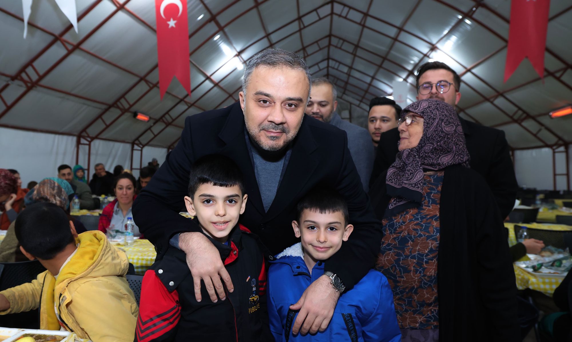 Ramazan-ı Şerif’in ilk orucunu EXPO Konteyner Kenti’nde kurulan iftar çadırında