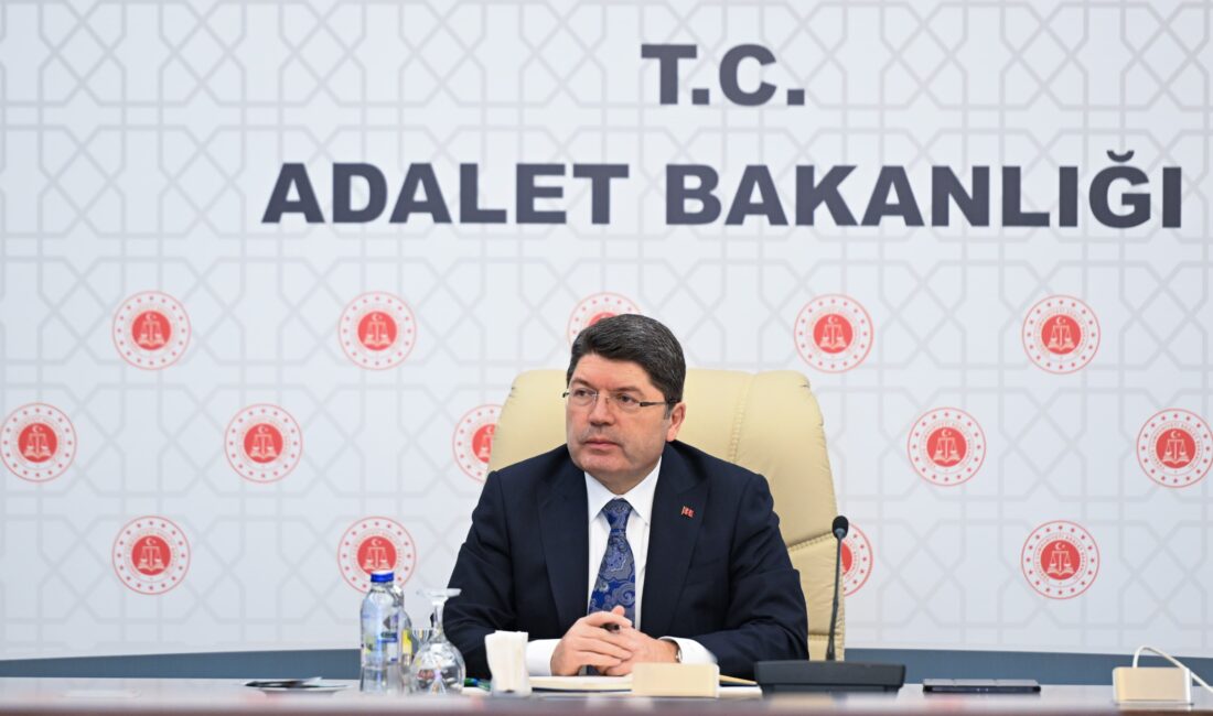 ANKARA-BHA Adalet Bakanı Yılmaz Tunç, terörle mücadelede önceliğin silahların bırakılması