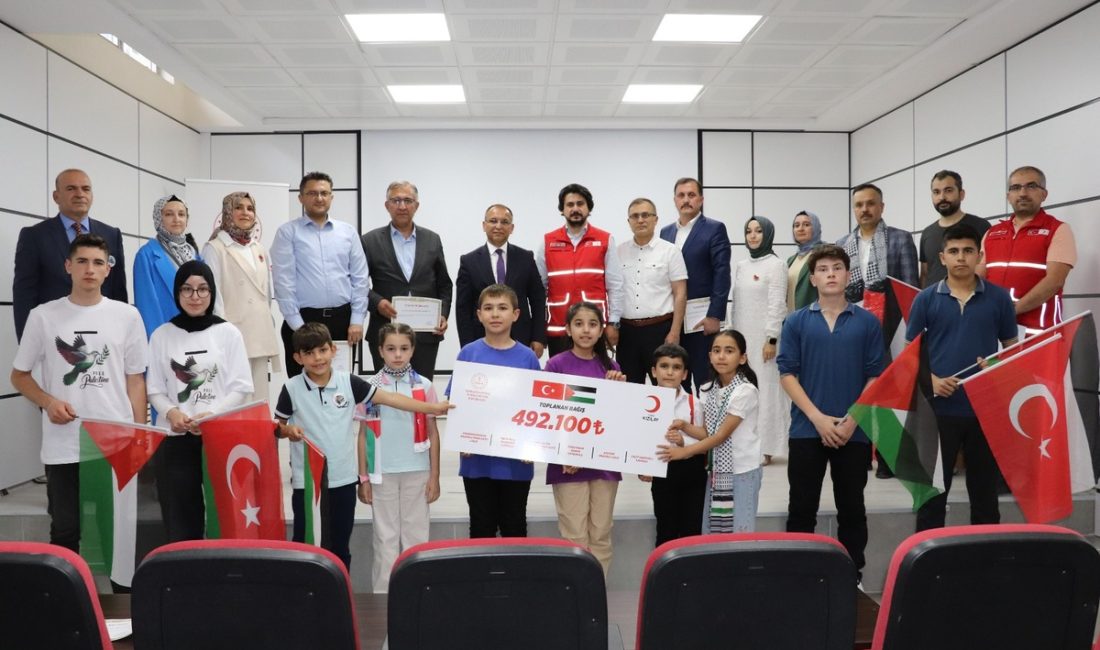 Kahramanmaraş’ta farklı kademelerden okullar tarafından düzenlenen kermeslerde toplanan yardımlar, Filistin