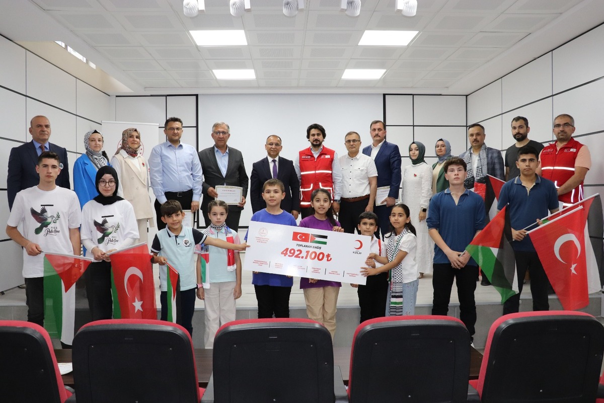 Kahramanmaraş’ta farklı kademelerden okullar tarafından düzenlenen kermeslerde toplanan yardımlar, Filistin
