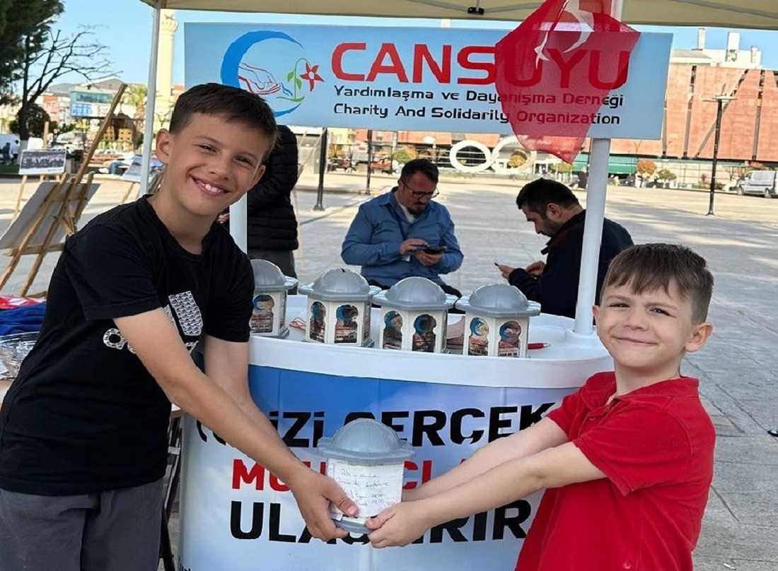 Bigalı Yusuf Eymen ve Ömer Musab'ın Gazze için kumbara fedekarlığı