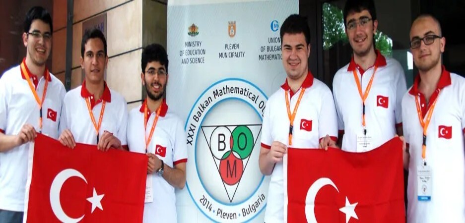 Türkiye'yi temsil eden öğrenciler, 22 madalya ve ödülle yurda döndüler.
