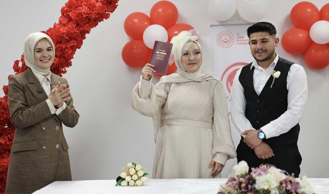 Aile ve Sosyal Hizmetler Bakanı Mahinur Özdemir Göktaş, çeşitli temaslarda