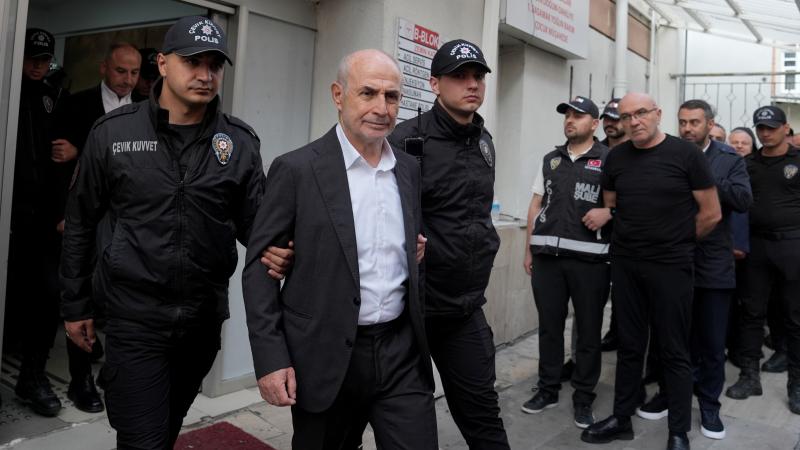 İstanbul’da yürütülen yolsuzluk soruşturması kapsamında gözaltına alınan Büyükçekmece Belediye Başkanı