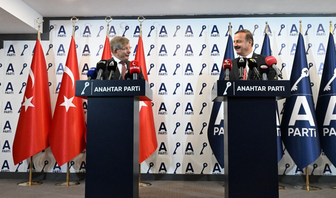 Anahtar Parti Lideri Yavuz Ağıralioğlu, Gelecek Partisi Genel Başkanı Ahmet