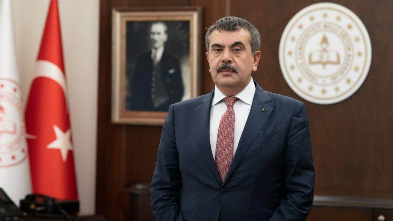 Milli Eğitim Bakanı Yusuf Tekin, zorunlu lise eğitiminin 2 yıla