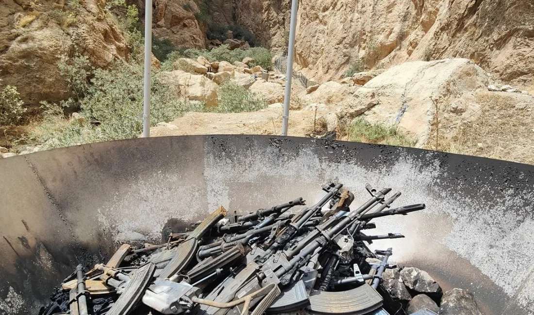 Terör örgütü PKK, "Terörsüz Türkiye" kapsamında silah bıraktı. Silahlar, Irak’ın