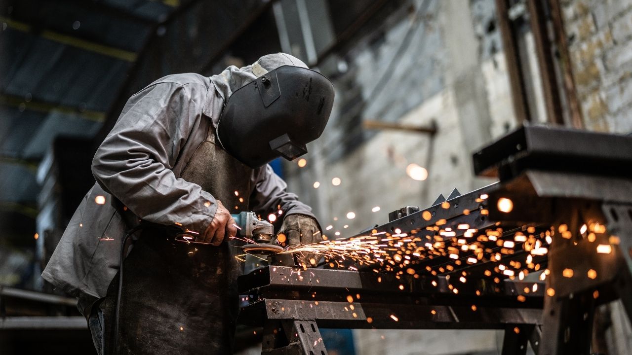 Türkiye’de geçim sıkıntısı giderek derinleşiyor. Türk-İş’in Ekim 2025 raporuna göre,