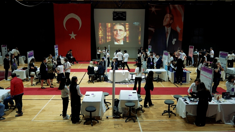 Milli Eğitim Vakfı “Sekizincisi düzenlenen Prof. Dr. Aziz Sancar Fen Bilimleri Araştırma Projeleri Yarışmasında Ödüller Sahiplerini Buldu” Bilim okur yazarlığını geliştirmek, gençlerin fen bilimleri alanında edindikleri bilgileri