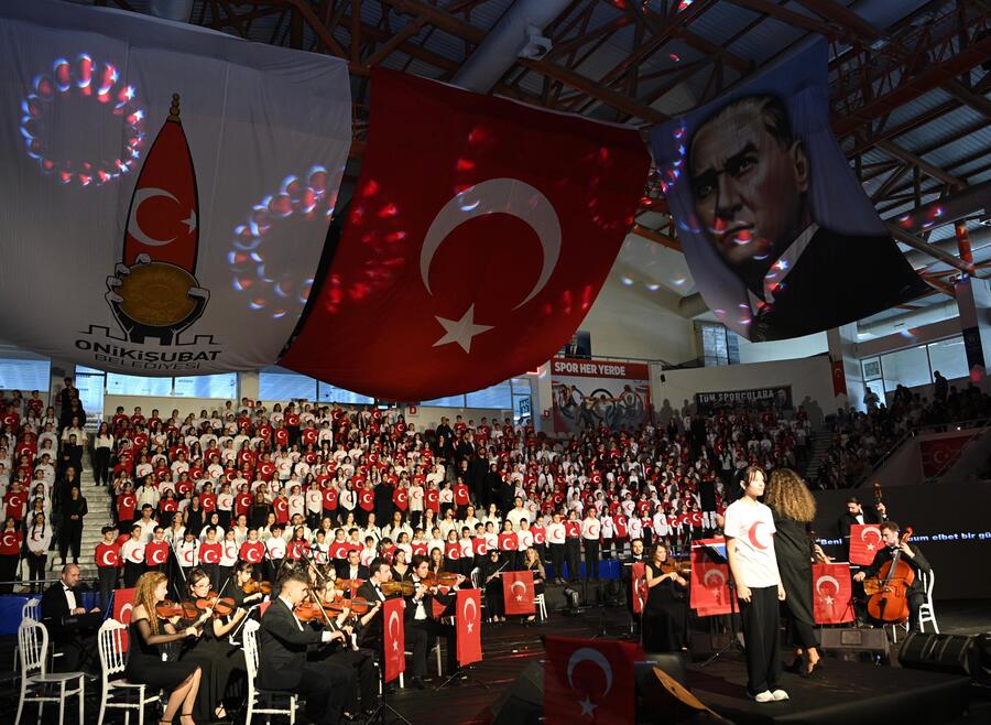Onikişubat Belediyesi’nden bin kişilik dev koro ile unutulmaz Cumhuriyet Bayramı