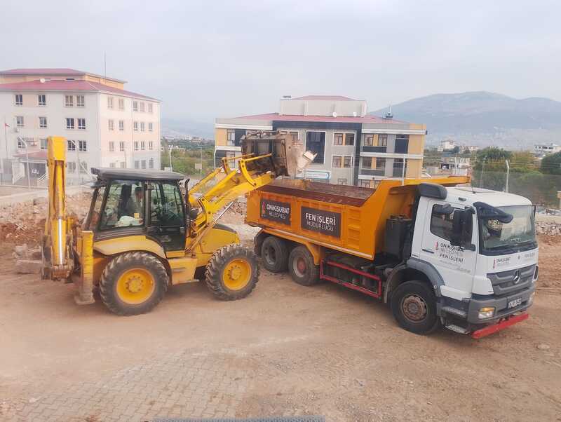 Onikişubat Belediyesi, kırsal mahallelerde ulaşım konforunu artırmak ve vatandaşların hayatını