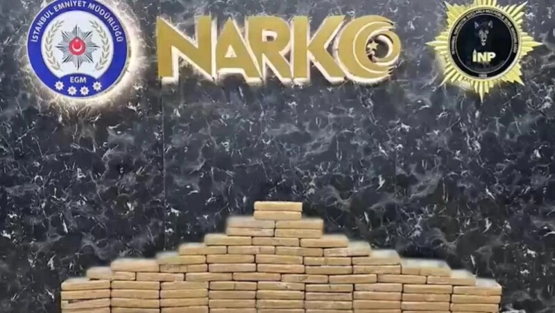 Ambarlı Limanı’nda “175 kilodan fazla kokain ele geçirildi” İstanbul’da uyuşturucu ticaretine yönelik yürütülen çalışmalar kapsamında düzenlenen operasyonda, bir