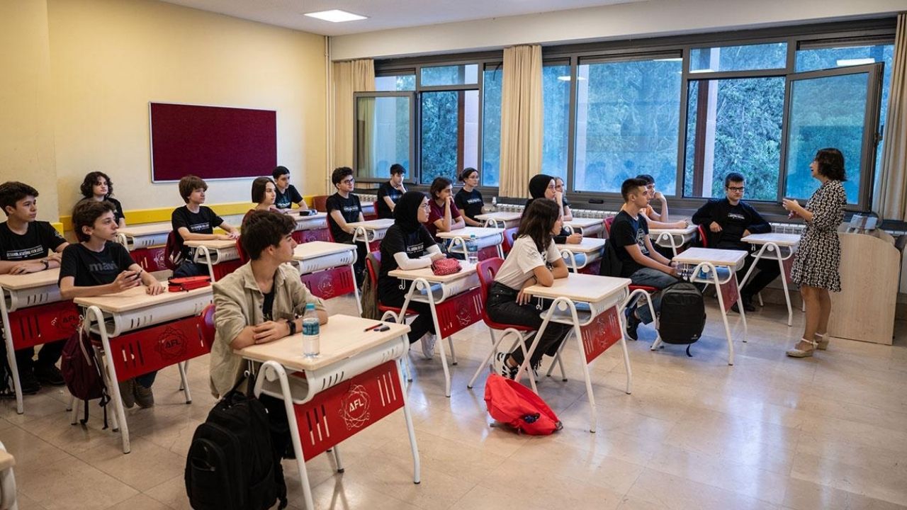 Milli Eğitim Bakanı Yusuf Tekin, okullarda ara tatil uygulamasının kaldırılmasına