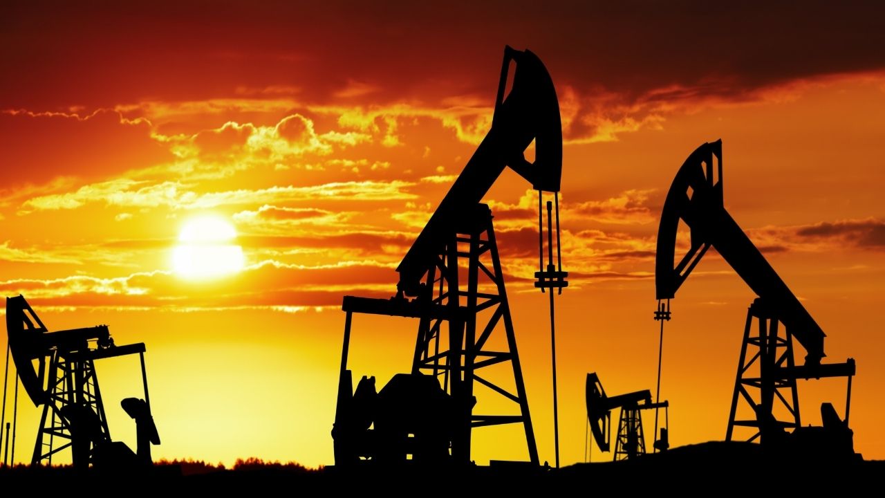 Brent petrolün varil fiyatı, uluslararası piyasalarda güne hafif düşüşle başladı.