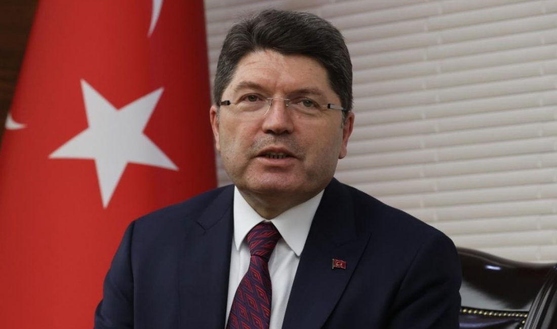 Adalet Bakanı Tunç’tan “Futbolda bahis” soruşturmasına ilişkin açıklama Adalet Bakanı Yılmaz Tunç, futbolda bahis iddialarına yönelik yürütülen soruşturmayla