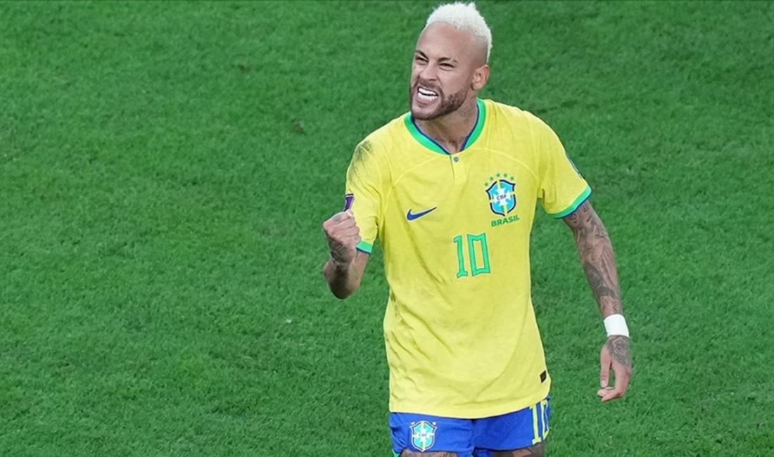 Brezilyalı futbolcu Neymar, Brezilya Serie A takımlarından Santos ile olan