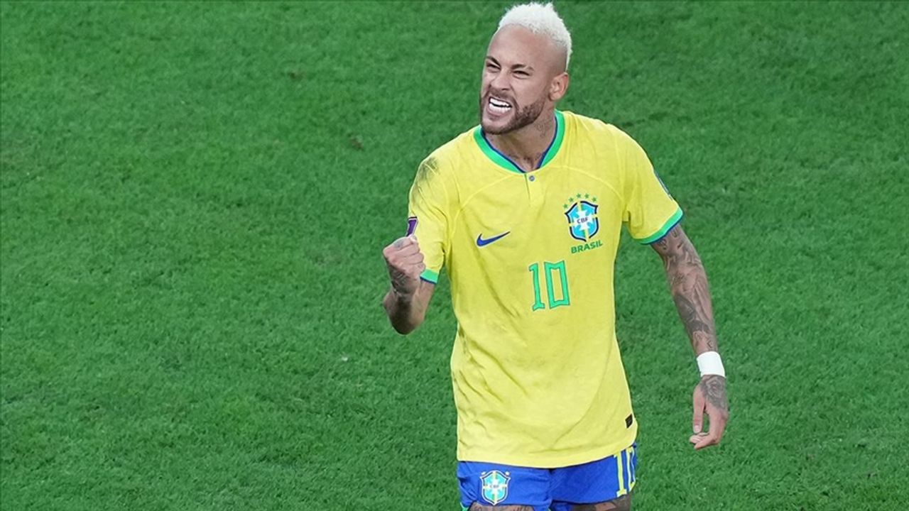 Brezilyalı futbolcu Neymar, Brezilya Serie A takımlarından Santos ile olan