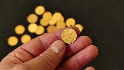 ANKARA-BHA Dün ons altındaki yükselişe paralel değer kazanan gram altın,
