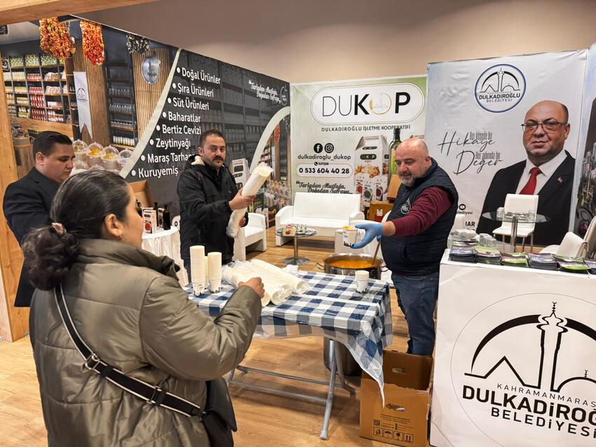 İstanbul’da Kahramanmaraş tanıtım günlerine Dulkadiroğlu damgası “lezzet, kültür ve güçlü tanıtım bir arada” İstanbul Yeşilköy Atatürk Havalimanı Millet Bahçesi’nde, Kahramanmaraş Dernekler Federasyonu tarafından