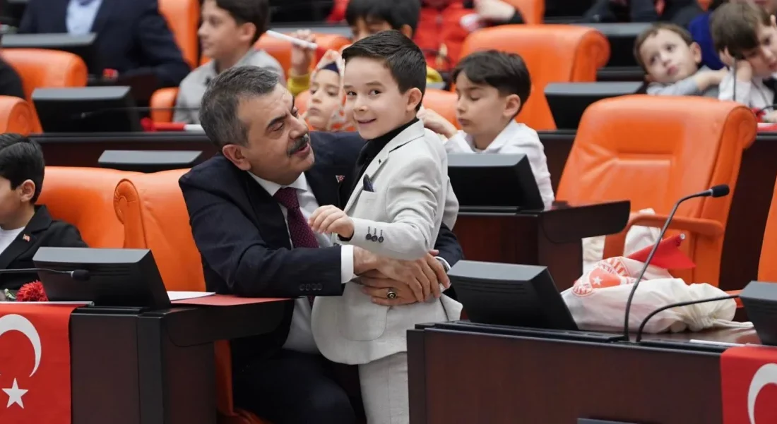 Bakan Tekin’in 23 Nisan Mesajı Bakan Yusuf Tekin, mesajında şu ifadelere yer verdi: “Aziz