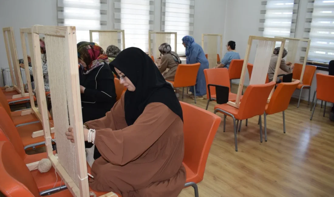Malatya’nın kültürel mirası halılara işleniyor MALATYA – BHA “Geleneksel Sanat, Ziraat ile Buluşuyor” sloganıyla gerçekleştirilen