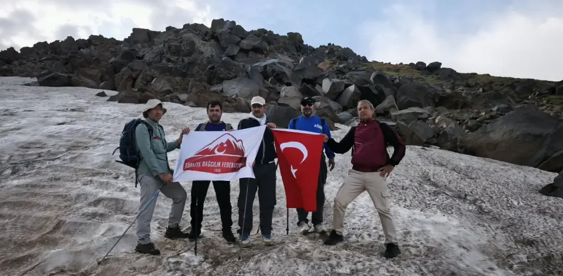 AĞRI – BHA  Süphan Dağının Zirvesinden baktığımızda Malazgirt Ovası, Sultan
