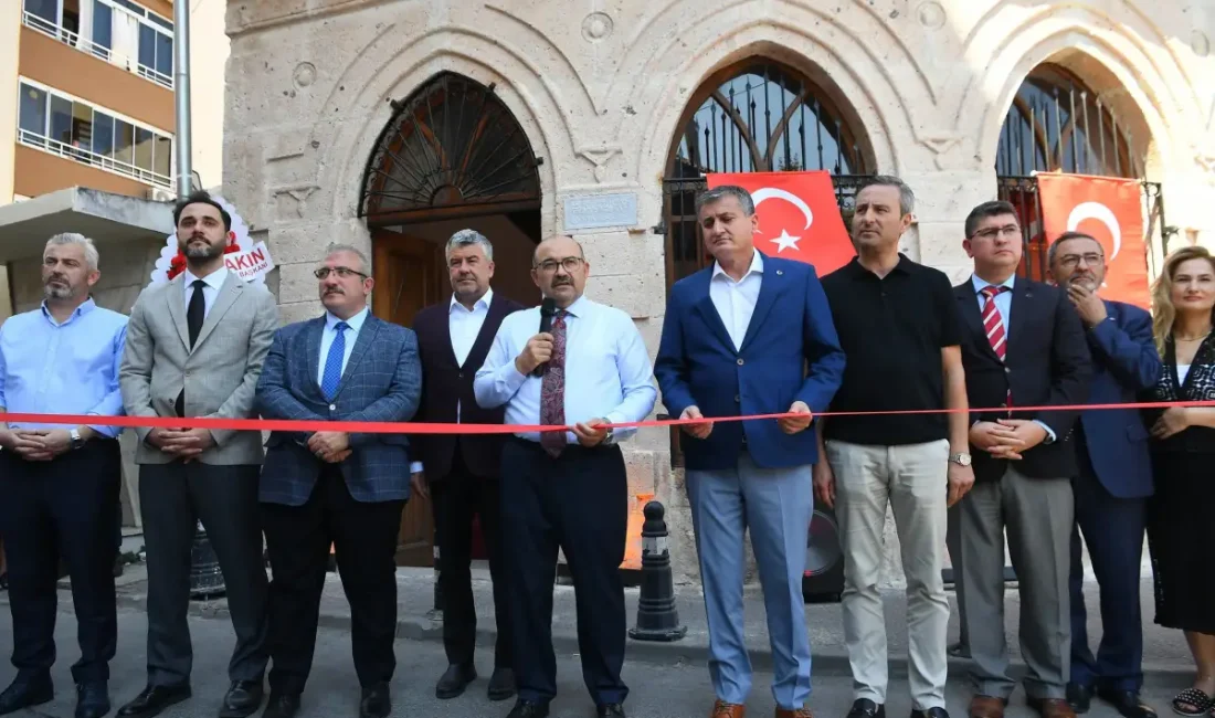 Balıkesir’de Karesi Bey Türbesi açıldı BALIKESİR – BHA Karesi ilçesindeki Zağnos Paşa Meydanı’nda bulunan Karesi