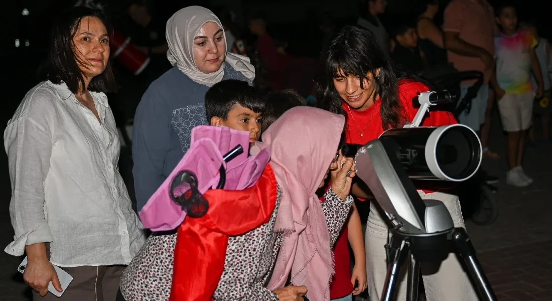 Bornova’da yıldızlar geçidi İZMİR – BHA Bornova Belediyesi Mevlana Toplam ve Bilim Merkezi