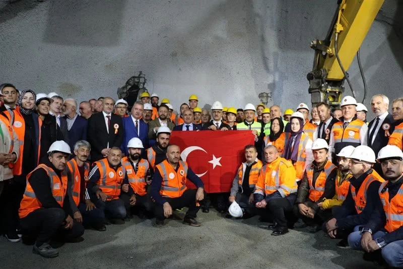 Çamlıhemşin Tüneli açılıyor, Ayder’e ulaşım 20 dakika RİZE – BHA Bakan Uraloğlu’nun Rize mesaisi saat 11.00’de Çamlıhemşin