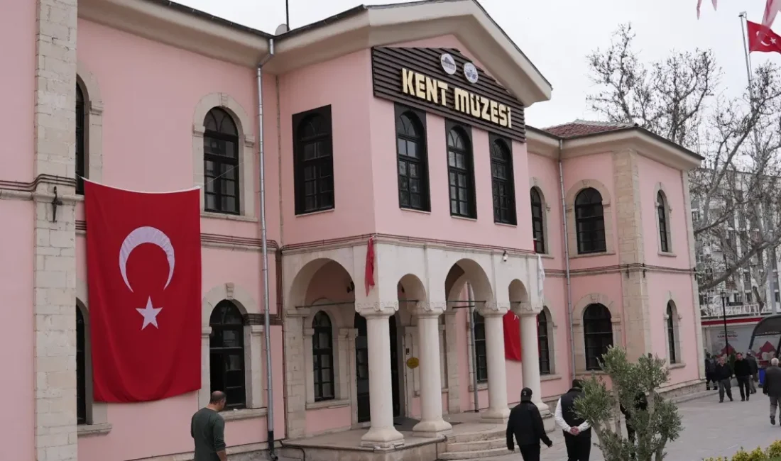 Elazığ’da müzeler ziyaretçi akınına uğradı SITKI TAŞEL-ELAZIĞ/BHA Elazığ Belediye Başkanı Şahin Şerifoğulları’nın “Müzeler Şehri Elazığ”