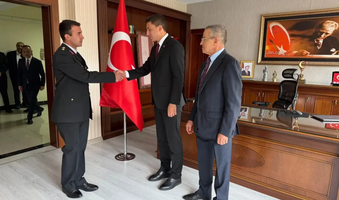 YAŞAR TONBAK/ANKARA/BHA 30 Ağustos zafer Bayramı dolayısıyla ilk tören, anıtta