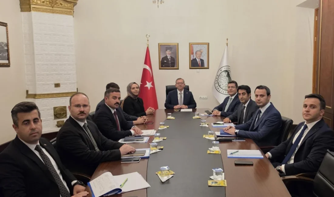Kars Valisi Ziya Polat’ın başkanlığında “Mülki İdare Amirleri Toplantısı”  gerçekleştirildi. Kaynak