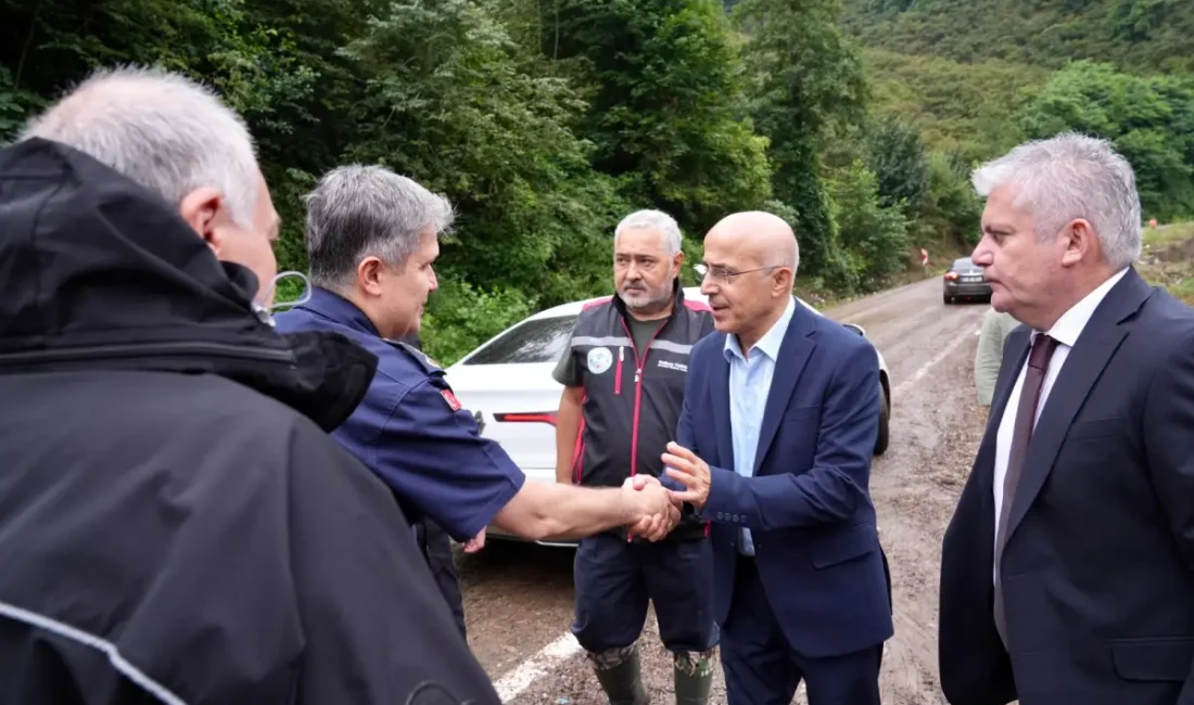 Selden zarar gören ilçelere destek GİRESUN – BHA Yağışın ilk dakikalarından itibaren harekete geçen Giresun