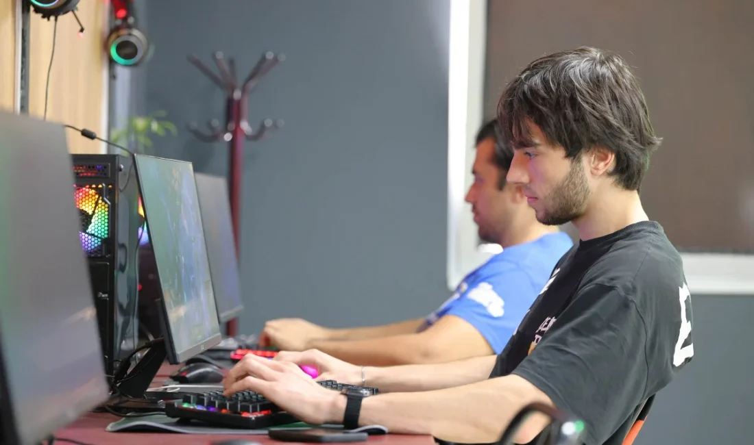 Teknomer’de Zafer Bayramı’na özel espor turnuvası heyecanı ANKARA – BHA TEKNOMER’de gerçekleştirilen turnuvada gençler; League of Legends