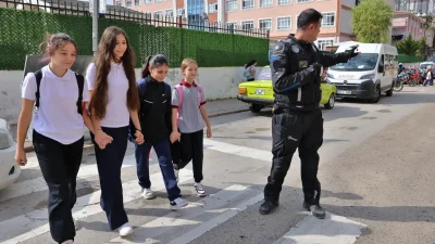ANKARA – BHA Keçiören Belediyesi Zabıta Müdürlüğü ekipleri, öğrencilerin okul