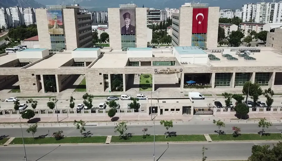 ANTALYA – BHA  Antalya’da emniyet mensupları ve sivillerin de dahil