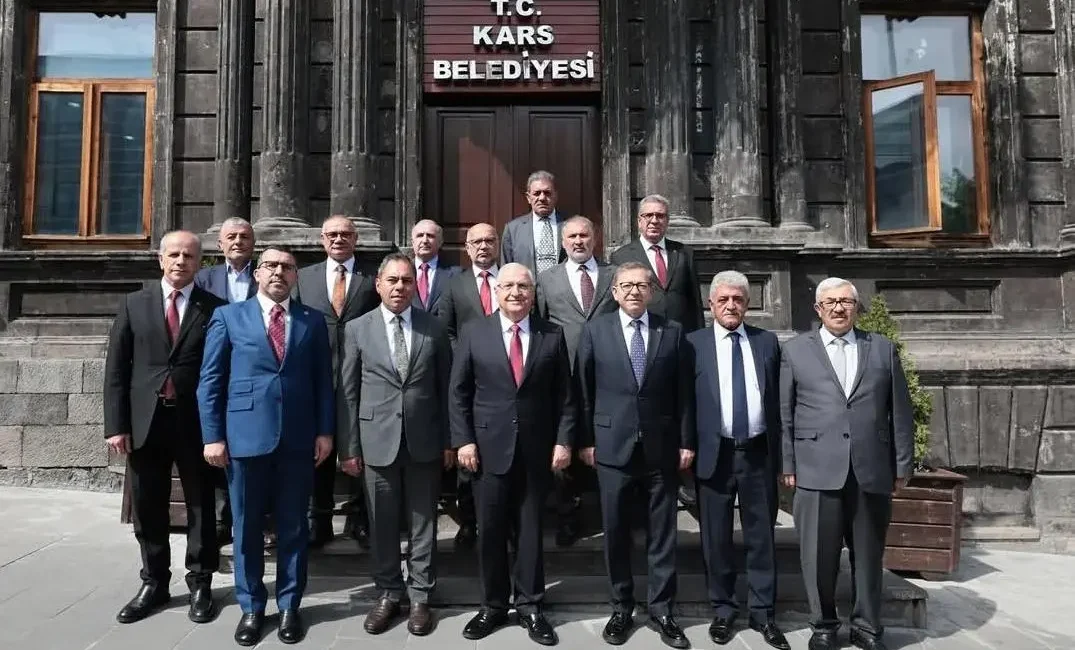 KARS – BHA  Bakan Güler, Belediye Başkanı Ötüken Senger’den kentte