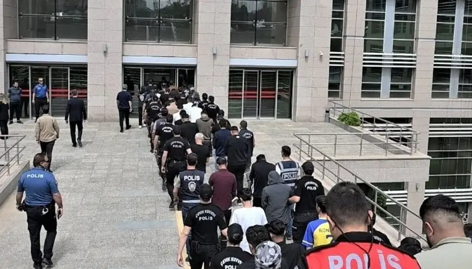 Sosyal medyadaki suç örgütlerine 48 ilde operasyon ANKARA – BHA İçişleri Bakanlığı koordinesinde yeni nesil organize suç