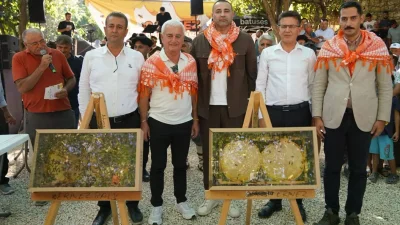 ANTALYA – BHA  Finike’de geleneksel hale gelen festivalde yerel üretim,