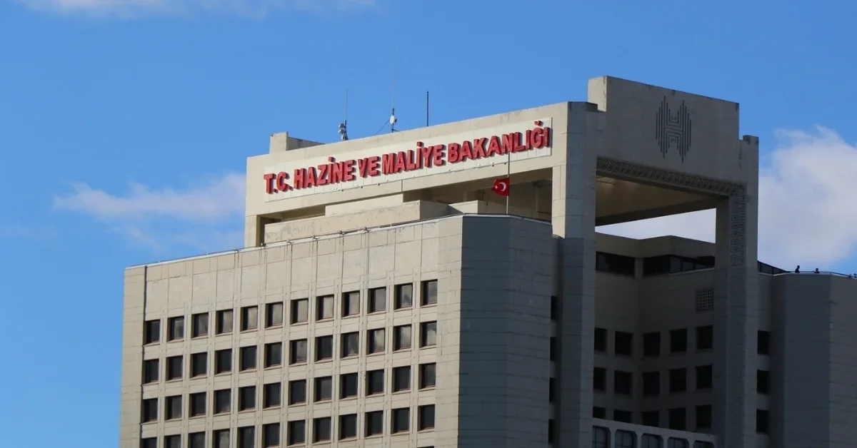 Hazine ve Maliye Bakanlığı, bir gazetede yayımlanan köşe yazısında Hazine