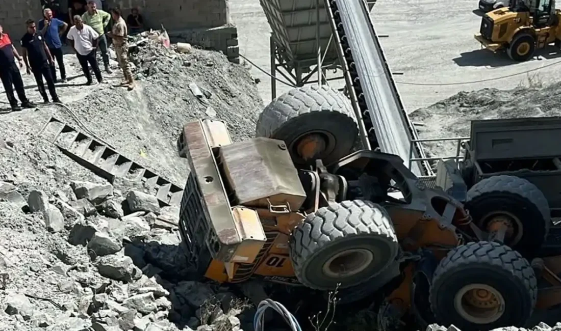 Hatay’ın Antakya ilçesindeki bir taş ocağında iş makinesinin devrilmesi sonucu