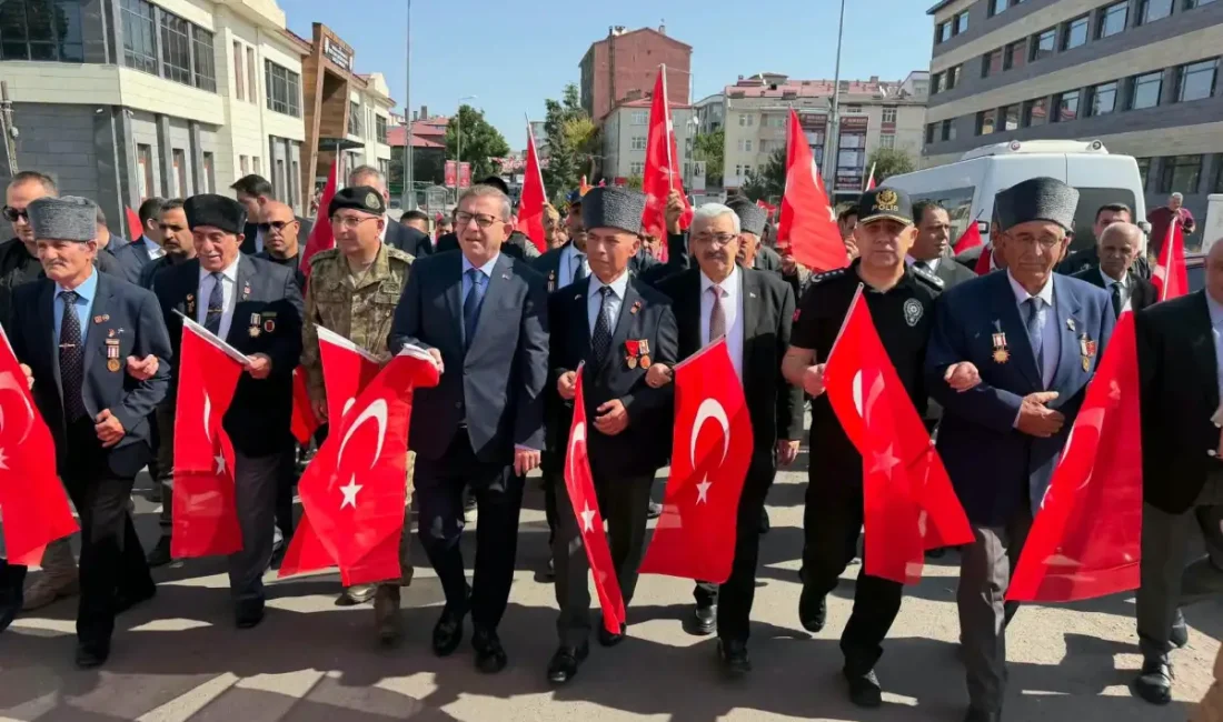 Kars’ta “Kahramanlarla Kardeşlik Yolunda” yürüyüşü düzenlendi Kars’ta 19 Eylül Gaziler Günü vesilesiyle “Kahramanlarla Kardeşlik Yolunda” temasıyla