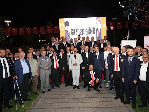 Keçiören’de gazi ve şehitler anısını program düzenlendi ANKARA – BHA Keçiören’de 19 Eylül Gaziler Günü kapsamında, Atatürk