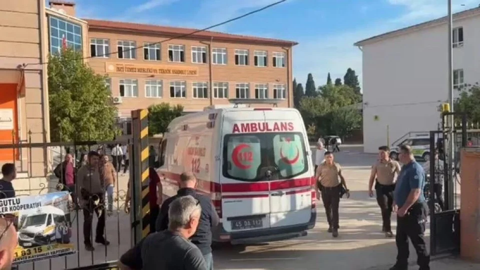 Manisa’da okula silahlı saldırı: 4 öğrenci yaralı MANİSA – BHA
Manisa’nın Turgutlu ilçesinde İnci Üzmez Anadolu