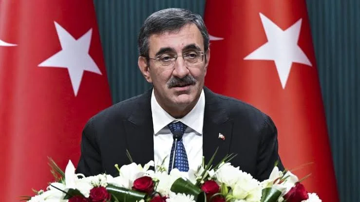 Yıl sonu enflasyon tahmini yüzde 28,4’e yükseldi ANKARA – BHA Türkiye ekonomisinin gelecek üç yıllık dönemine ilişkin