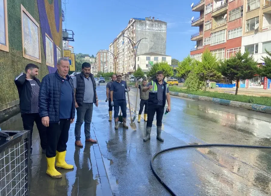 Pazar’da sel sonrası temizlik seferberliği RİZE – BHA Rize’nin Pazar ilçesinde etkili olan kuvvetli yağışın
