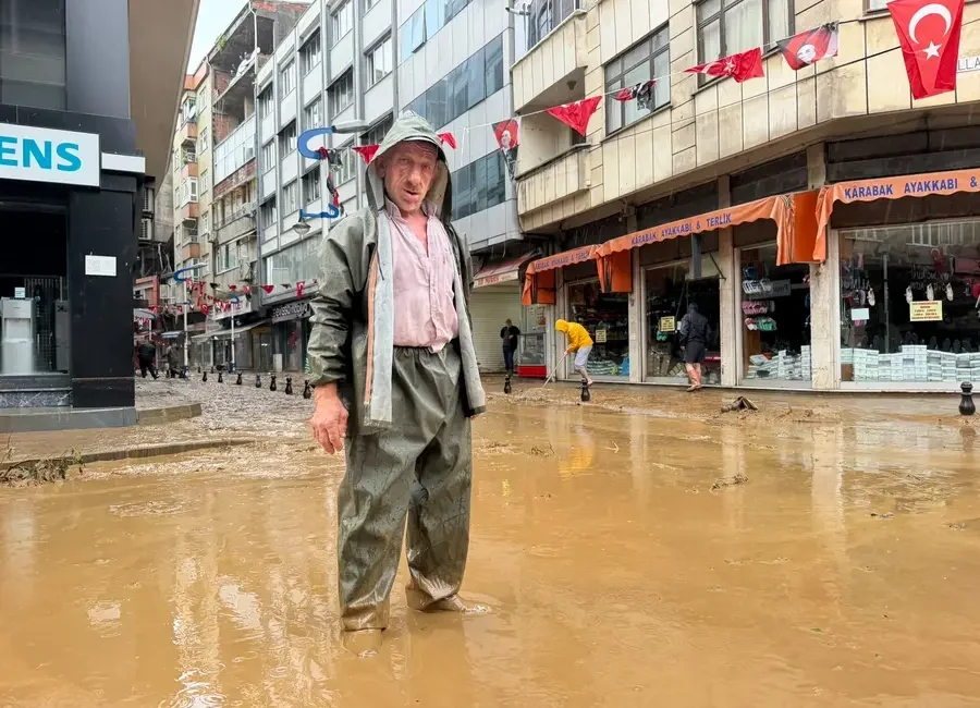 RİZE – BHA Pazar ilçesinde gece boyunca etkili olan sağanak